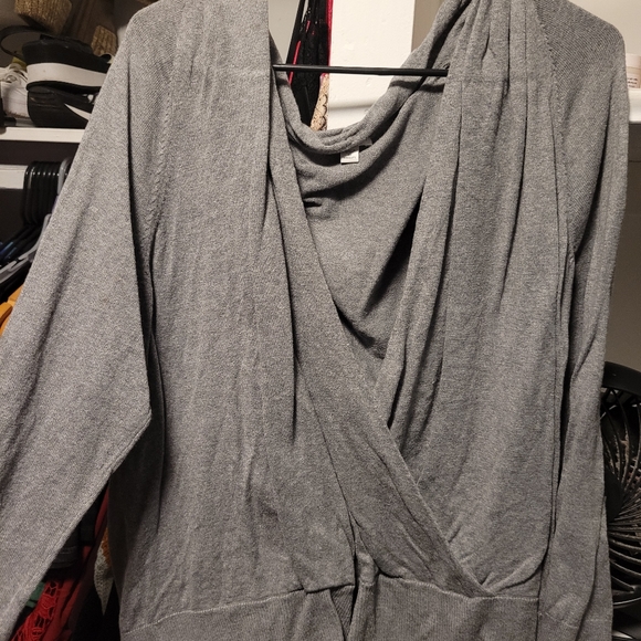 Gray sweater - Picture 1 of 2